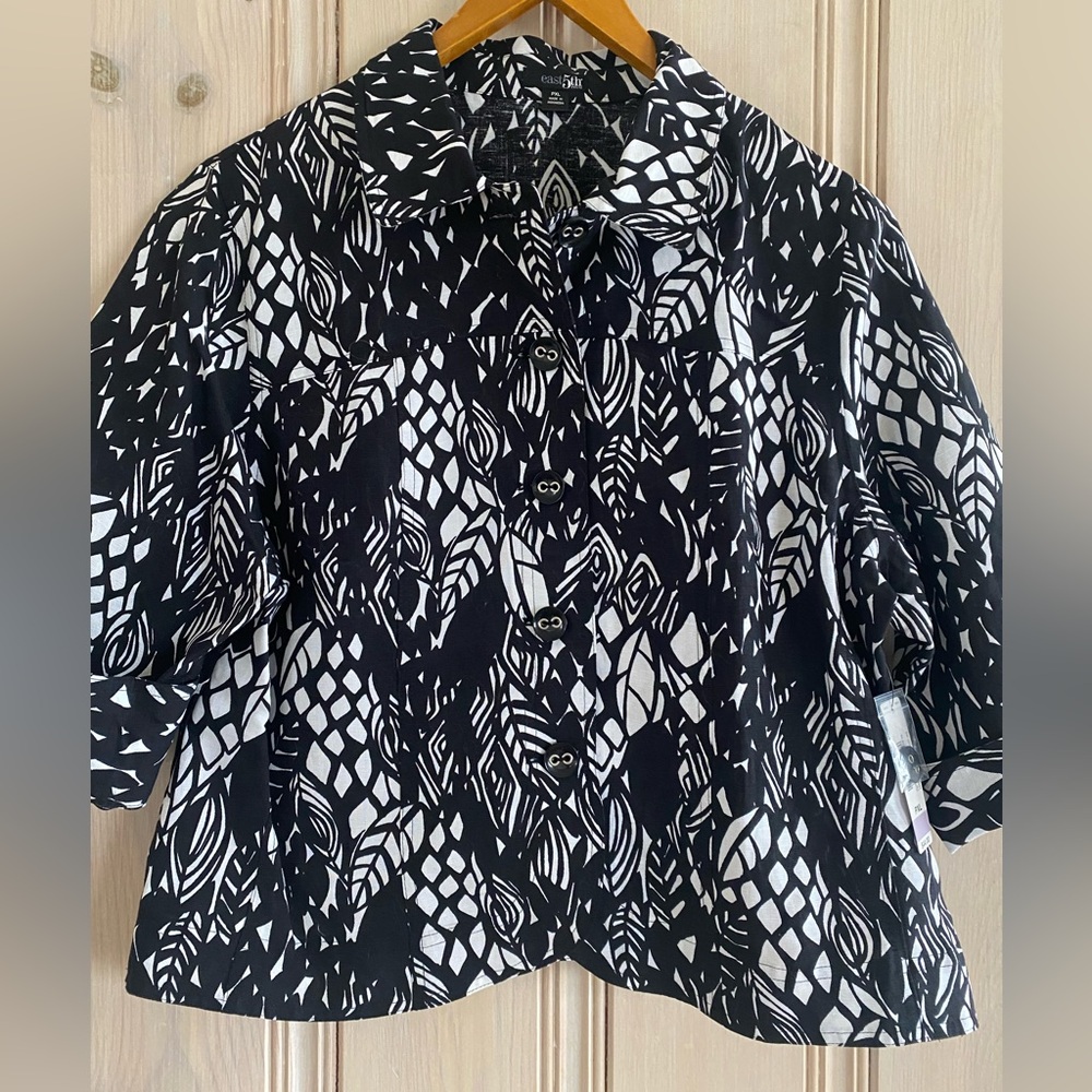 NWT East 5th Black and White Button Down Shirt